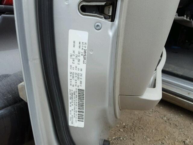 2A8HR64X68R737183 - 2008 CHRYSLER TOWN & COU GRAY photo 10