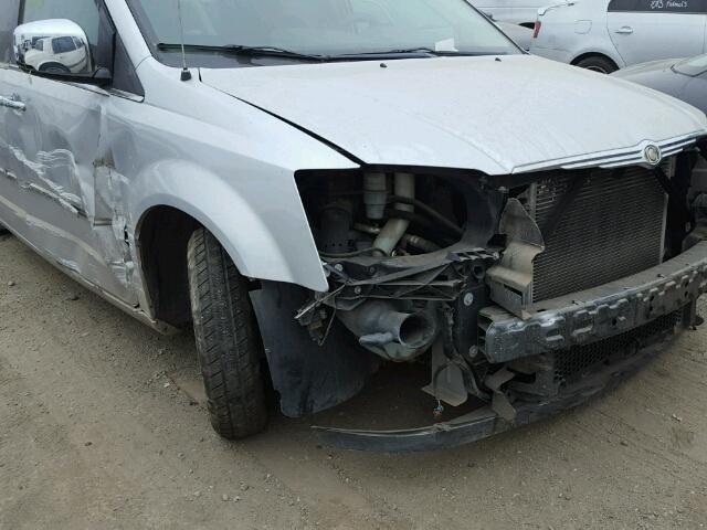 2A8HR64X68R737183 - 2008 CHRYSLER TOWN & COU GRAY photo 9