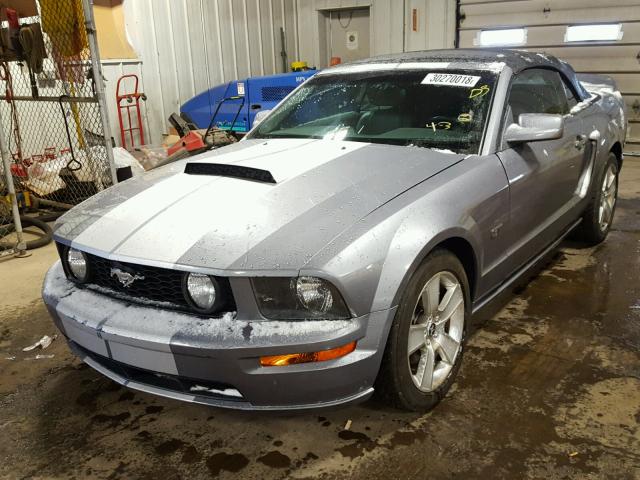 1ZVFT85H165197381 - 2006 FORD MUSTANG GT GRAY photo 2
