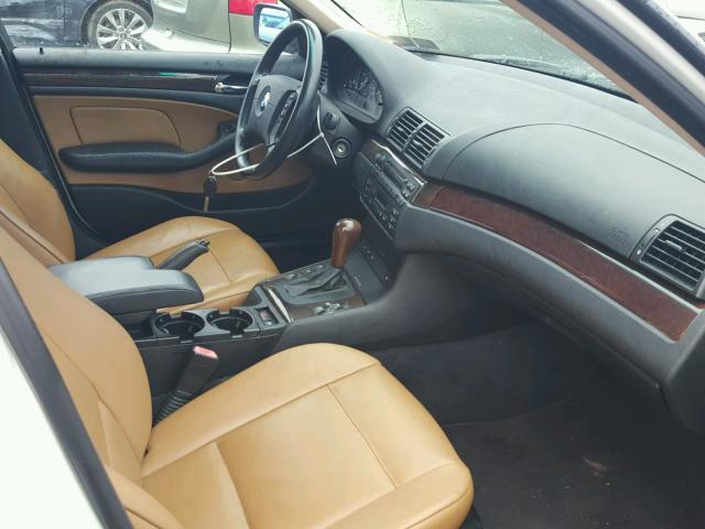 WBAEU334X3PH88016 - 2003 BMW 325 XI WHITE photo 5