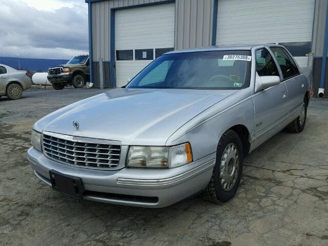 1G6KD54Y1XU800385 - 1999 CADILLAC DEVILLE SILVER photo 2