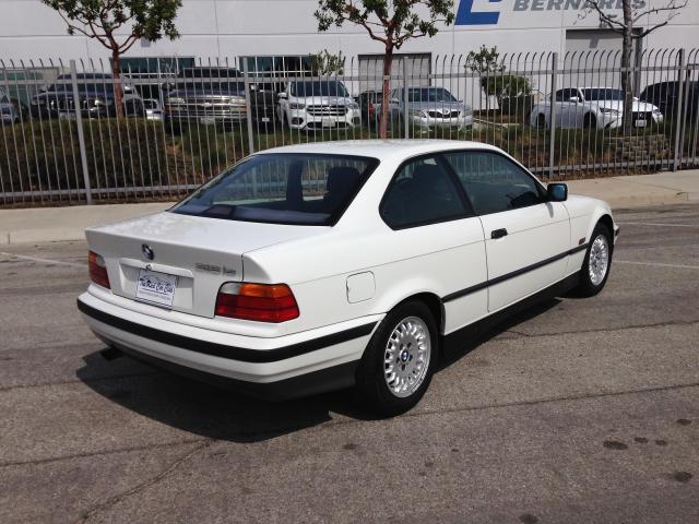 WBABE5328RJA10464 - 1994 BMW 318 IS WHITE photo 4