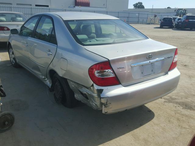 JTDBE32K020025431 - 2002 TOYOTA CAMRY LE SILVER photo 3