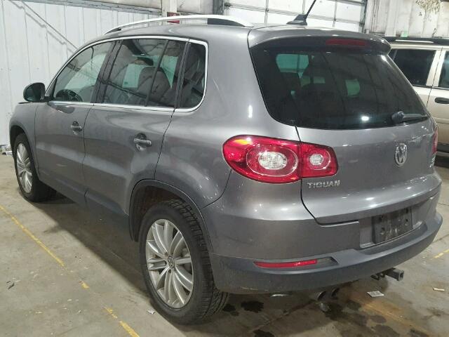 WVGBV7AX3AW504549 - 2010 VOLKSWAGEN TIGUAN GRAY photo 3