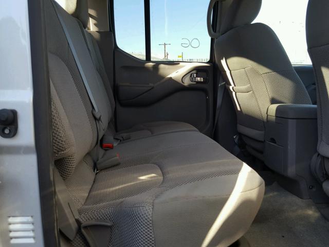 1N6AD0EV0GN798877 - 2016 NISSAN FRONTIER S SILVER photo 6