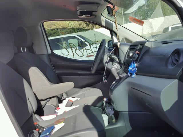 3N63M0ZN6FK720837 - 2015 CHEVROLET CITY EXPRE WHITE photo 5