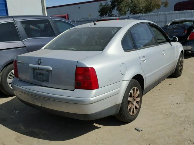 WVWMA23B2YP158799 - 2000 VOLKSWAGEN PASSAT GLS GRAY photo 4