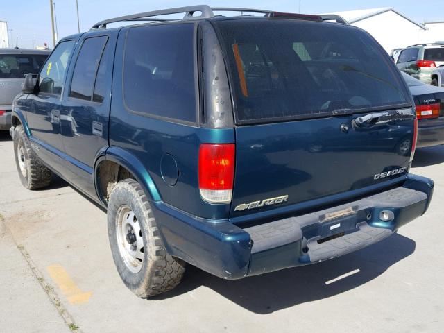 1GNDT13W4W2126591 - 1998 CHEVROLET BLAZER GREEN photo 3