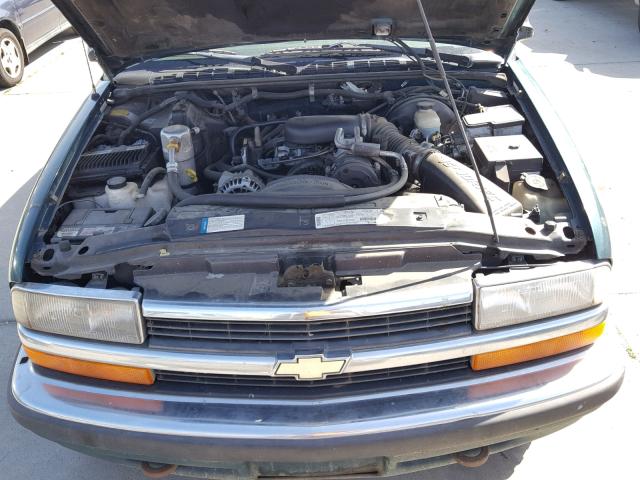 1GNDT13W4W2126591 - 1998 CHEVROLET BLAZER GREEN photo 7