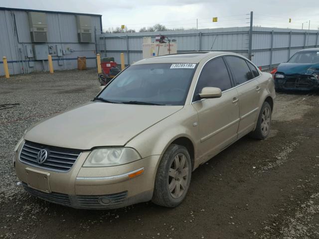 WVWTH63B12P011900 - 2002 VOLKSWAGEN PASSAT GLX 金色 照片 2