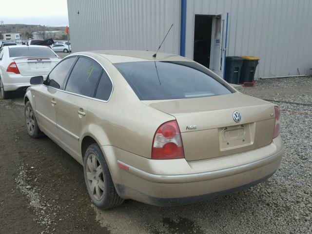 WVWTH63B12P011900 - 2002 VOLKSWAGEN PASSAT GLX 金色 照片 3