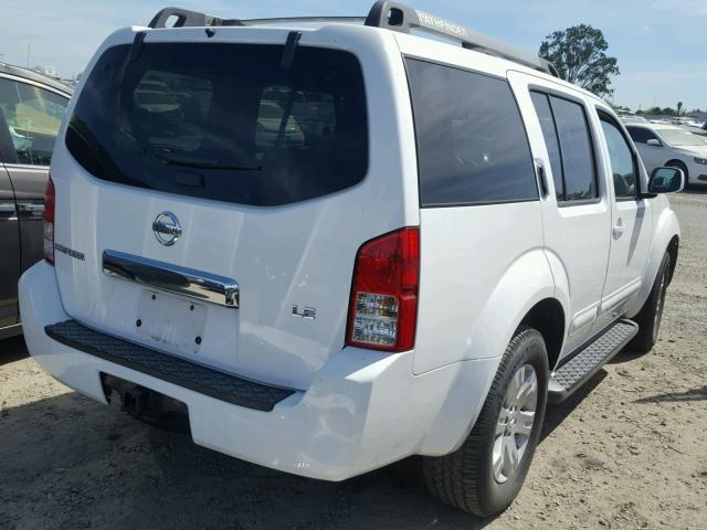 5N1AR18U55C701741 - 2005 NISSAN PATHFINDER WHITE photo 4