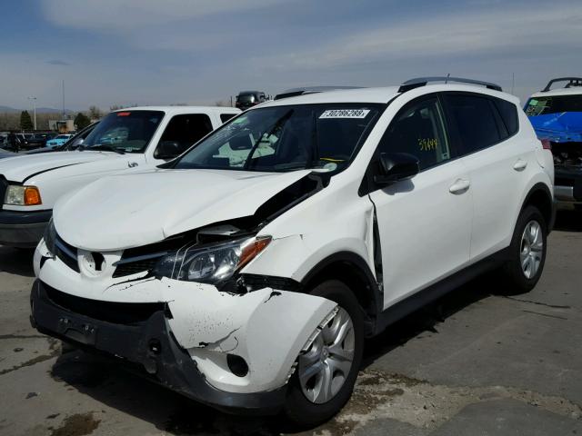 JTMBFREV7FJ027585 - 2015 TOYOTA RAV4 LE WHITE photo 2