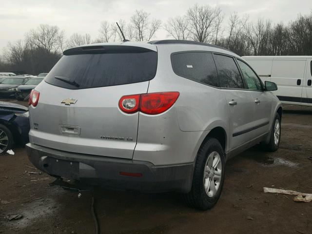 1GNLVEED0AS137041 - 2010 CHEVROLET TRAVERSE L SILVER photo 4