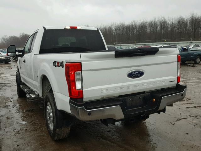 1FT7X2B6XHEC73615 - 2017 FORD F250 SUPER WHITE photo 3