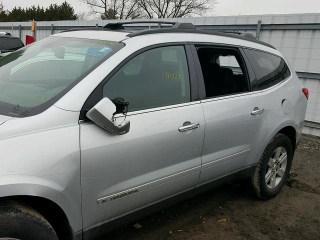 1GNER23DX9S181350 - 2009 CHEVROLET TRAVERSE L SILVER photo 9