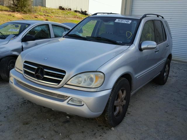 4JGAB75E22A365395 - 2002 MERCEDES-BENZ ML 500 SILVER photo 2