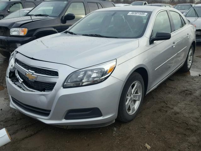 1G11B5SA0DF141826 - 2013 CHEVROLET MALIBU LS ვერცხლისფერი ფოტო 2