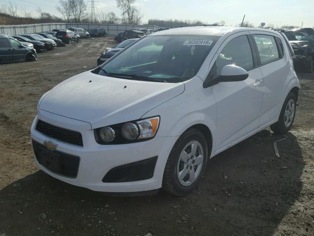 1G1JA6SH4G4104641 - 2016 CHEVROLET SONIC LS WHITE photo 2