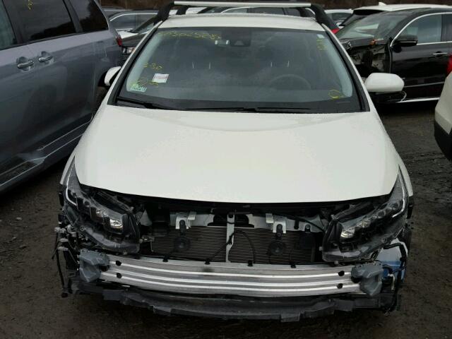 JTDKARFP7H3000425 - 2017 TOYOTA PRIUS PRIM თეთრი ფოტო 9