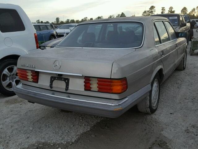 WDBCA35D3JA385118 - 1988 MERCEDES-BENZ 420 SEL GRAY photo 4