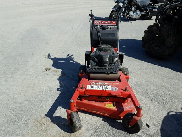 030097 - 2014 GRAV MOWER RED photo 5