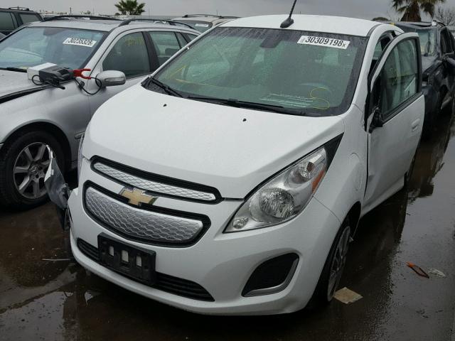 KL8CL6S01FC706933 - 2015 CHEVROLET SPARK EV 2 WHITE photo 2