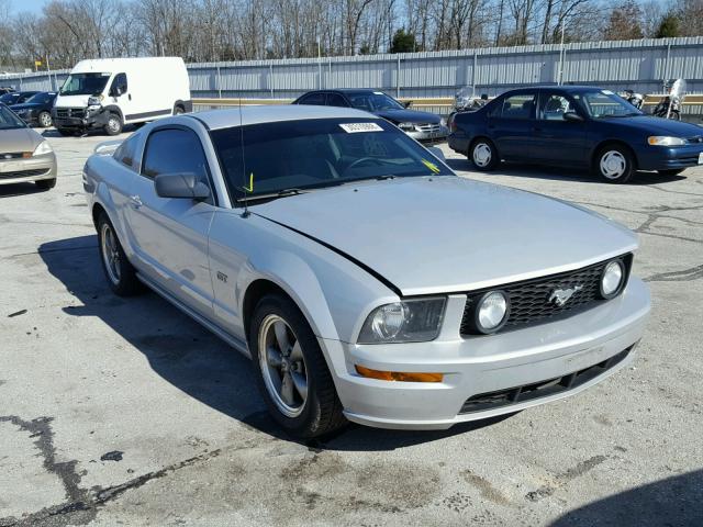 1ZVFT82H865227884 - 2006 FORD MUSTANG GT SILVER photo 1