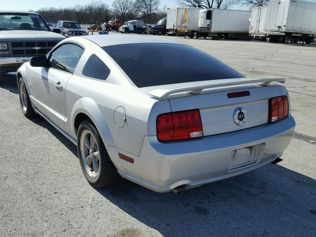 1ZVFT82H865227884 - 2006 FORD MUSTANG GT SILVER photo 3