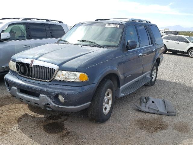 5LMPU28A3YLJ07705 - 2000 LINCOLN NAVIGATOR BLUE photo 2