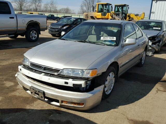 1HGCD7239TA001827 - 1996 HONDA ACCORD LX TAN photo 2