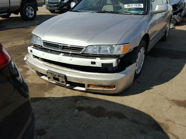 1HGCD7239TA001827 - 1996 HONDA ACCORD LX TAN photo 9