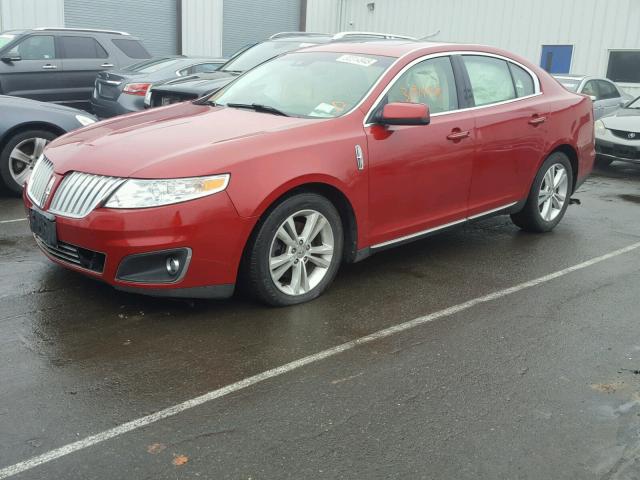 1LNHM94R69G613423 - 2009 LINCOLN MKS RED photo 2