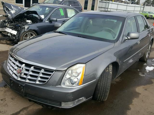 1G6KD57Y28U110416 - 2008 CADILLAC DTS GRAY photo 2