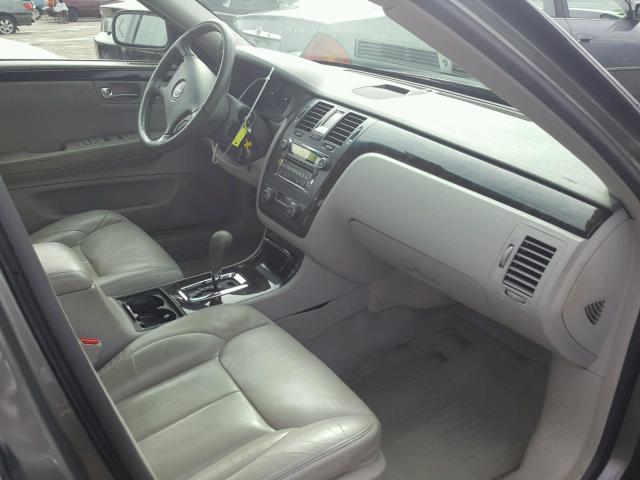 1G6KD57Y28U110416 - 2008 CADILLAC DTS GRAY photo 5