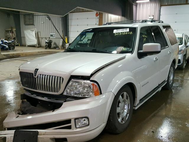 5LMFU28596LJ29784 - 2006 LINCOLN NAVIGATOR WHITE photo 2