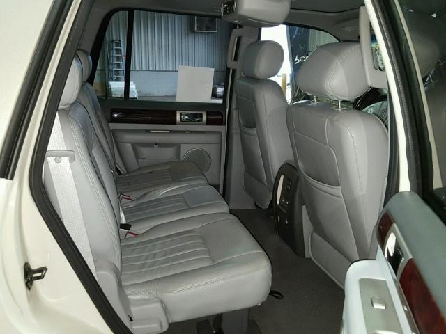 5LMFU28596LJ29784 - 2006 LINCOLN NAVIGATOR WHITE photo 6