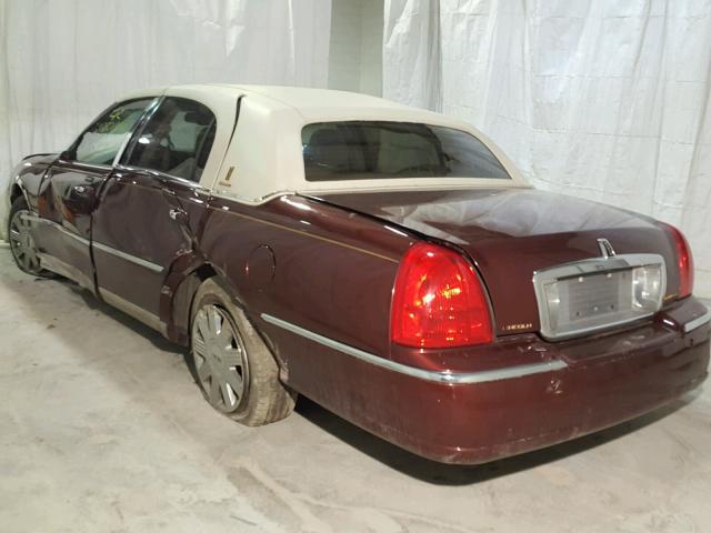 1LNHM83WX4Y609931 - 2004 LINCOLN TOWN CAR U RED photo 3