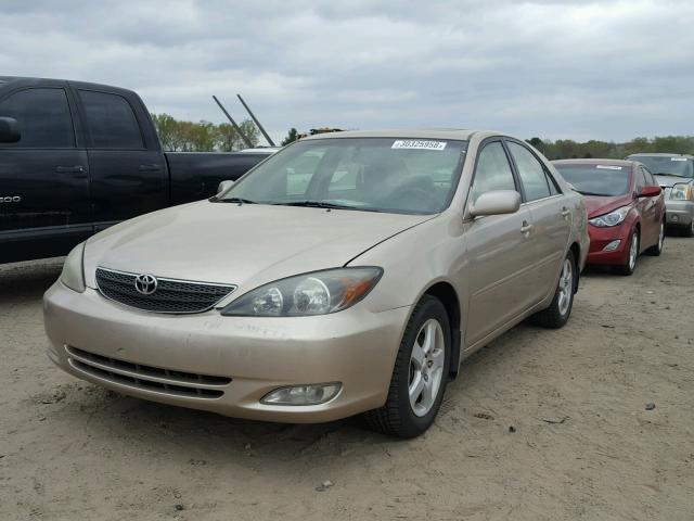 4T1BF32K52U015267 - 2002 TOYOTA CAMRY LE BEIGE photo 2