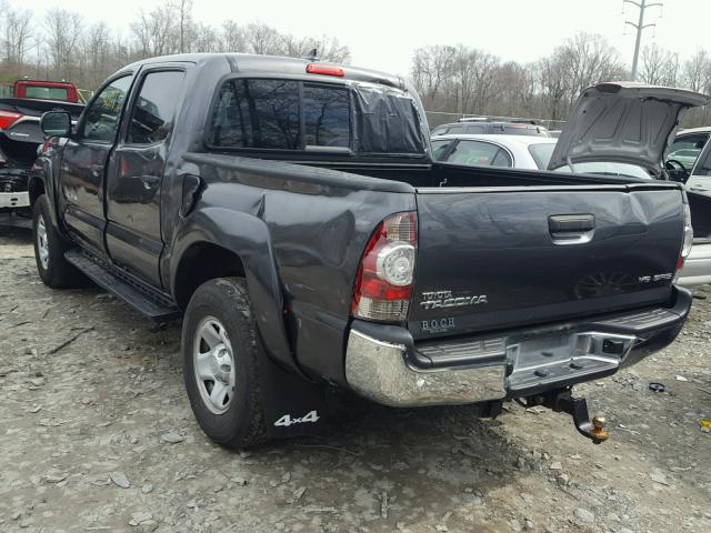 3TMLU4EN0FM179160 - 2015 TOYOTA TACOMA DOU GRAY photo 3