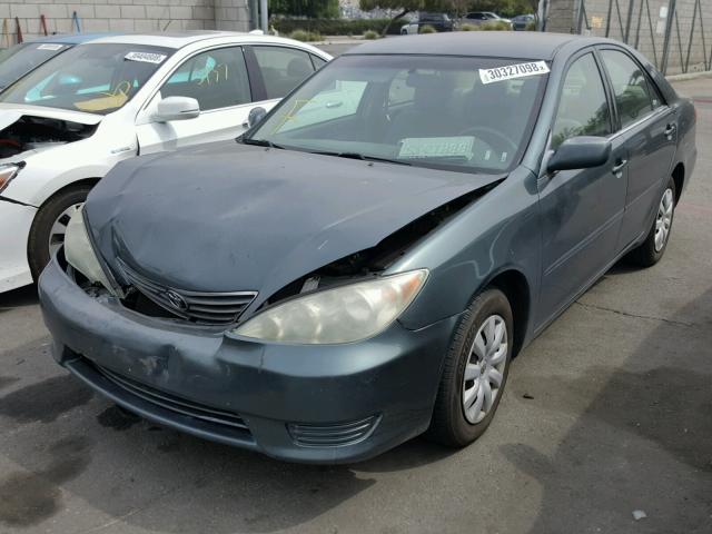 4T1BE32K65U079809 - 2005 TOYOTA CAMRY LE GREEN photo 2