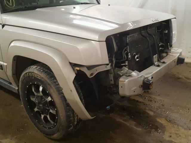 1J8HG48K67C694352 - 2007 JEEP COMMANDER SILVER photo 10