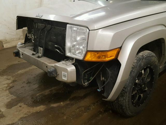 1J8HG48K67C694352 - 2007 JEEP COMMANDER SILVER photo 9