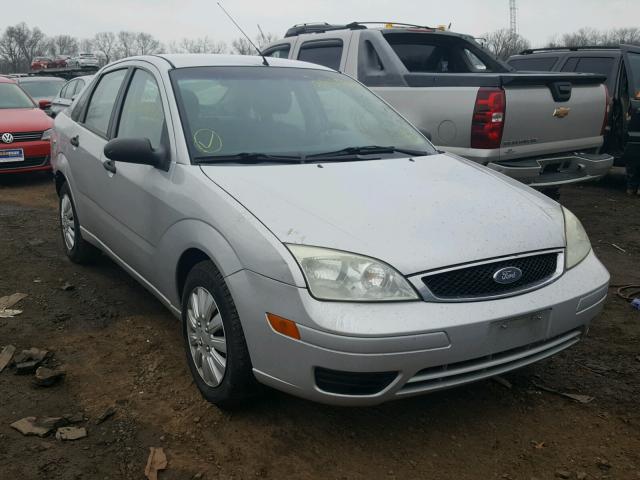 1FAFP34N56W104931 - 2006 FORD FOCUS ZX4 SILVER photo 1