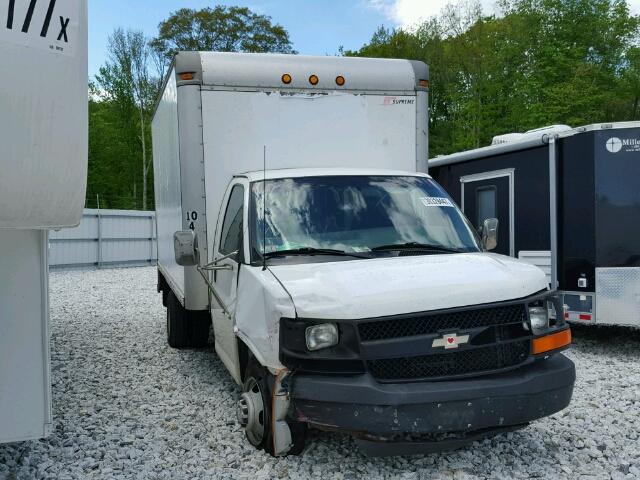 1GBHG31U231112772 - 2003 CHEVROLET EXPRESS G3 WHITE photo 1