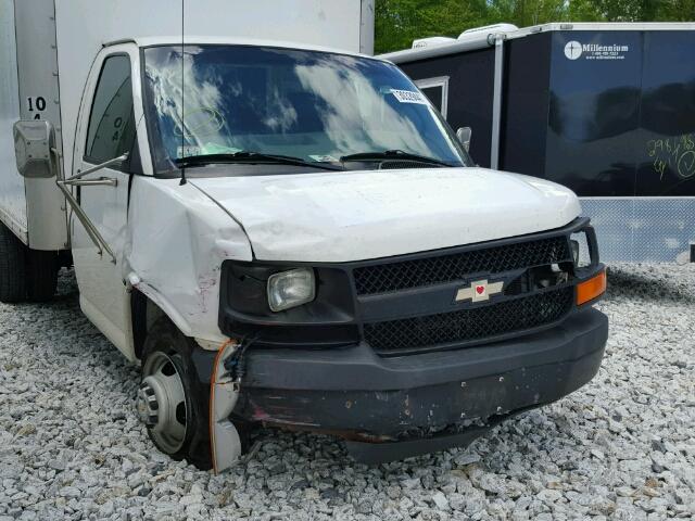 1GBHG31U231112772 - 2003 CHEVROLET EXPRESS G3 WHITE photo 9