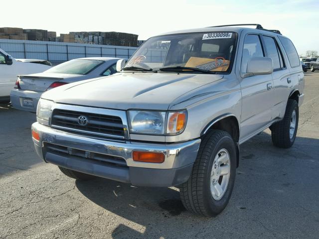 JT3GN86RXW0057579 - 1998 TOYOTA 4RUNNER SR SILVER photo 2