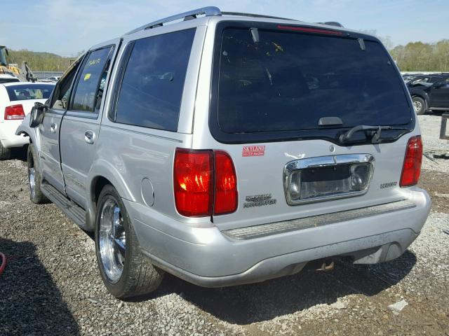 5LMPU28L5WLJ44995 - 1998 LINCOLN NAVIGATOR SILVER photo 3