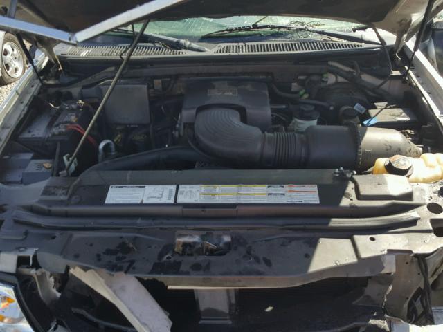 5LMPU28L5WLJ44995 - 1998 LINCOLN NAVIGATOR SILVER photo 7