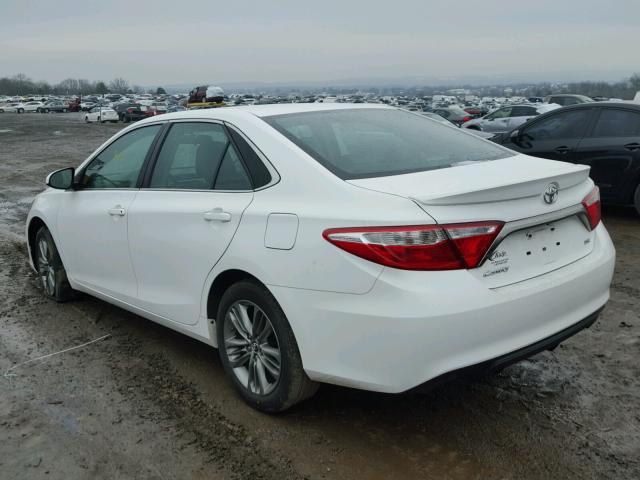 4T1BF1FK0FU094822 - 2015 TOYOTA CAMRY LE WHITE photo 3